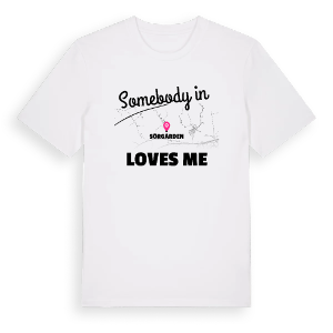Någon i Sörgården älskar mig t-shirt – ekologisk bomull t-shirt från PinShirt
