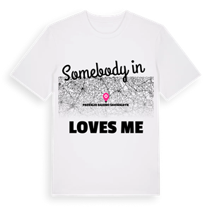 Någon i Pasvalio rajono savivaldybė älskar mig t-shirt – ekologisk bomull t-shirt från Pinshirt
