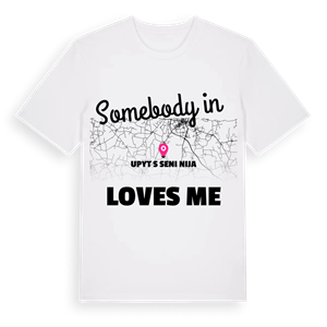Någon i Upytės seniūnija älskar mig t-shirt – ekologisk bomull t-shirt från Pinshirt