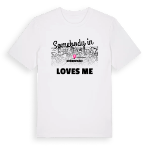 Någon i Korkinmäki älskar mig t-shirt – ekologisk bomull t-shirt från Pinshirt