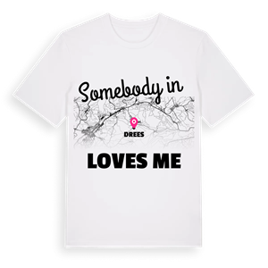 Någon i Drees älskar mig t-shirt – ekologisk bomull t-shirt från Pinshirt