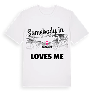 Någon i Sapanca älskar mig t-shirt – ekologisk bomull t-shirt från Pinshirt