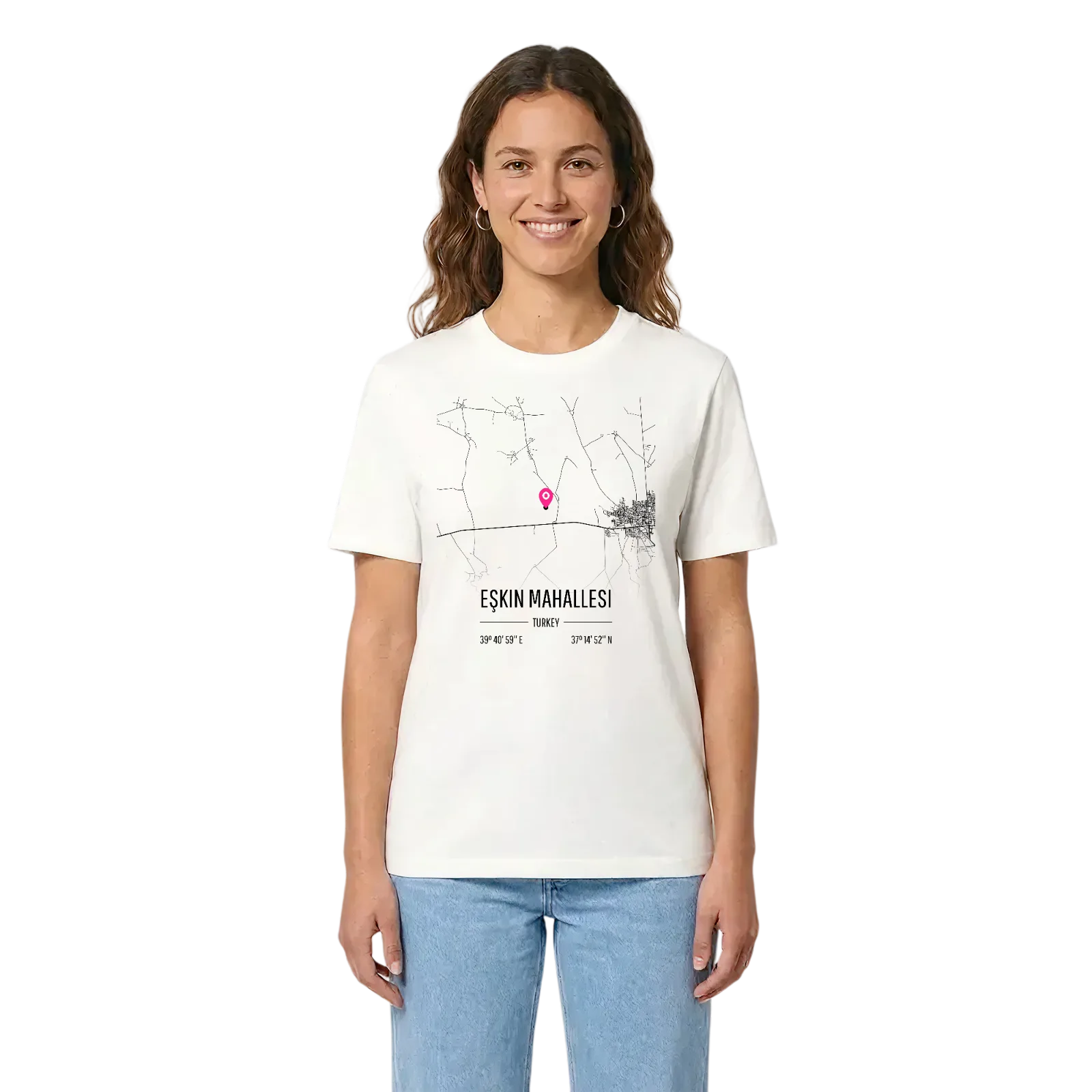 Eşkin Mahallesi karta t-shirt – White, i miljö