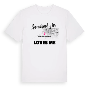 Någon i Güzelşehir Mahallesi älskar mig t-shirt – ekologisk bomull t-shirt från Pinshirt