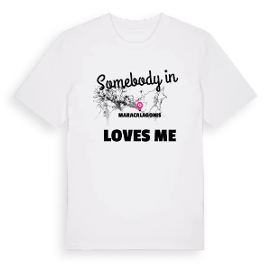 Någon i Maracalagonis älskar mig t-shirt – ekologisk bomull t-shirt från Pinshirt