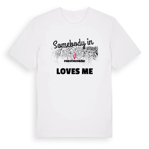 Någon i Paratiisinmäki älskar mig t-shirt – ekologisk bomull t-shirt från Pinshirt