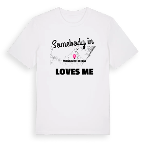 Någon i Mongiuffi Melia älskar mig t-shirt – ekologisk bomull t-shirt från Pinshirt