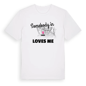 Någon i Larvi älskar mig t-shirt – ekologisk bomull t-shirt från Pinshirt