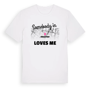 Någon i Södertorp älskar mig t-shirt – ekologisk bomull t-shirt från Pinshirt