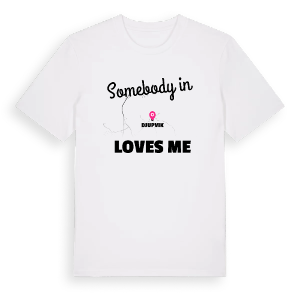 Någon i Djupvik älskar mig t-shirt – ekologisk bomull t-shirt från Pinshirt