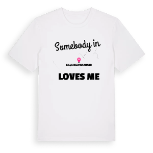 Någon i Lilla Klevhammar älskar mig t-shirt – ekologisk bomull t-shirt från Pinshirt