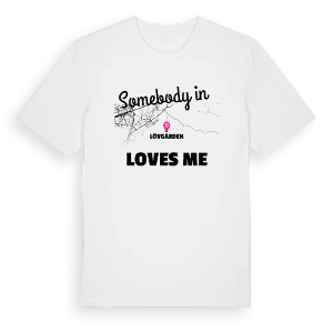 Någon i Lövgården älskar mig t-shirt – ekologisk bomull t-shirt från Pinshirt
