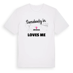 Någon i Nävhacka älskar mig t-shirt – ekologisk bomull t-shirt från Pinshirt