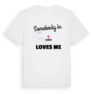 Någon i Ramsö älskar mig t-shirt – ekologisk bomull t-shirt från Pinshirt