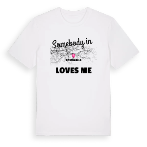 Någon i Rosenkälla älskar mig t-shirt – ekologisk bomull t-shirt från Pinshirt
