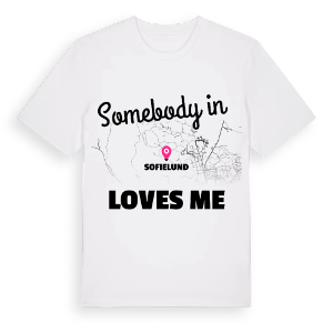 Någon i Sofielund älskar mig t-shirt – ekologisk bomull t-shirt från Pinshirt