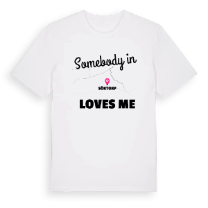 Någon i Sörtorp älskar mig t-shirt – ekologisk bomull t-shirt från Pinshirt