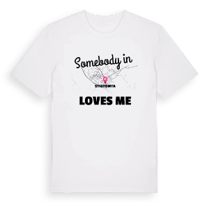 Någon i Stigtomta älskar mig t-shirt – ekologisk bomull t-shirt från Pinshirt