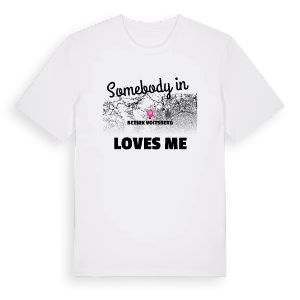 Någon i Bezirk Voitsberg älskar mig t-shirt – ekologisk bomull t-shirt från Pinshirt