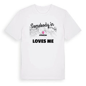 Någon i Högmora älskar mig t-shirt – ekologisk bomull t-shirt från Pinshirt