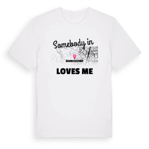 Någon i Njurstatorp älskar mig t-shirt – ekologisk bomull t-shirt från Pinshirt