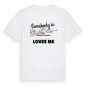 Någon i Değirmenaltı Mahallesi älskar mig t-shirt – ekologisk bomull t-shirt från Pinshirt