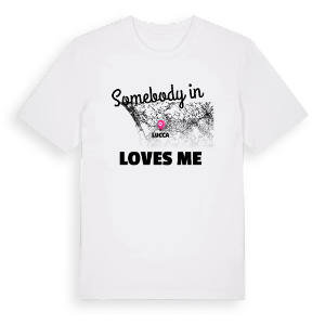 Någon i Lucca älskar mig t-shirt – ekologisk bomull t-shirt från Pinshirt