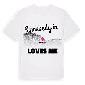 Någon i Yomra älskar mig t-shirt – ekologisk bomull t-shirt från Pinshirt