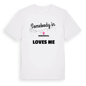 Någon i Henriksberg älskar mig t-shirt – ekologisk bomull t-shirt från Pinshirt
