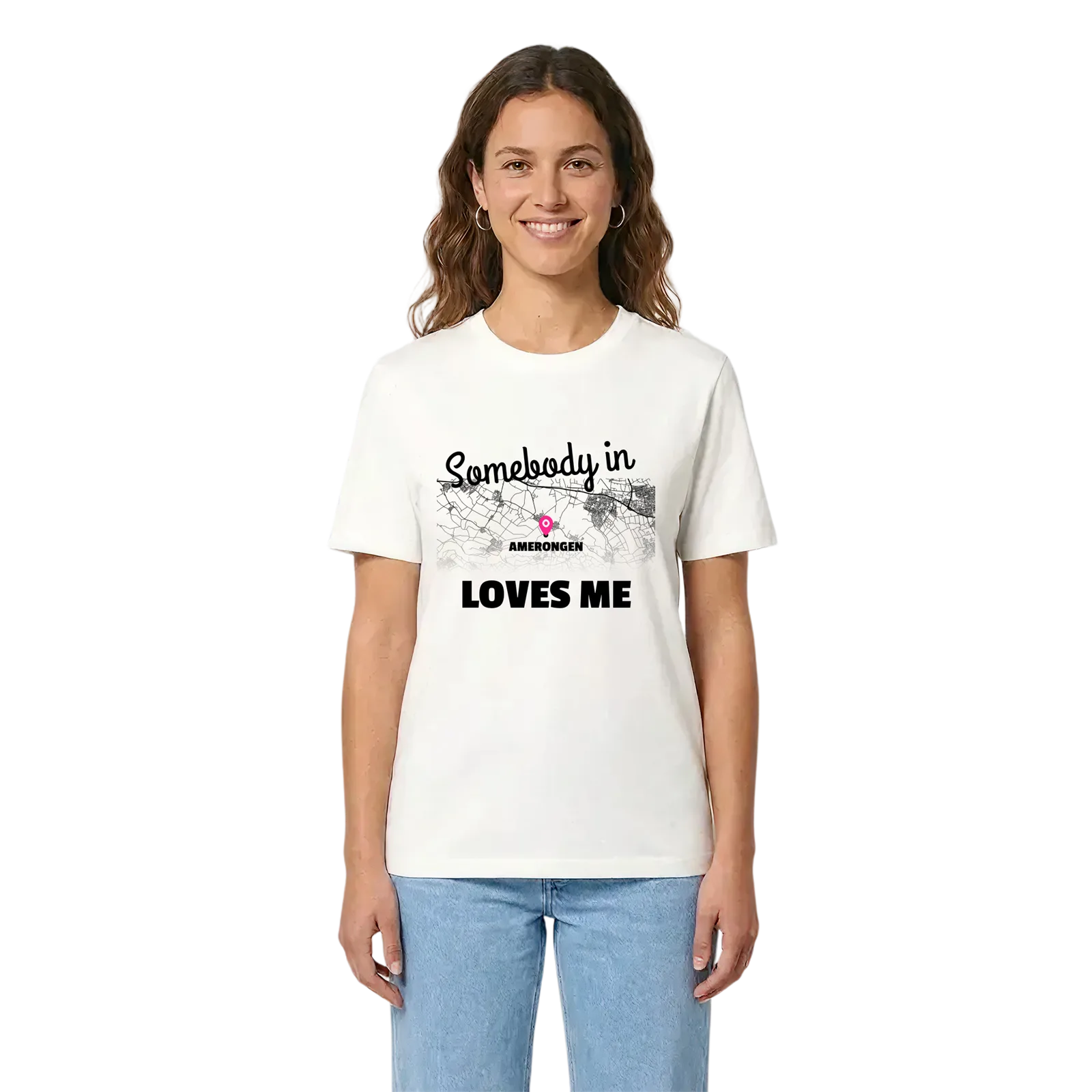 Någon i Amerongen älskar mig t-shirt – White, i miljö