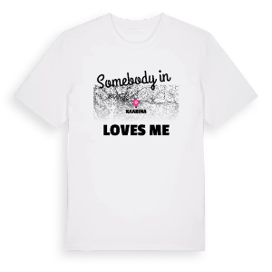 Någon i Kaarina älskar mig t-shirt – ekologisk bomull t-shirt från Pinshirt