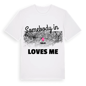 Någon i Salo älskar mig t-shirt – ekologisk bomull t-shirt från Pinshirt