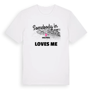 Någon i Sallyhill älskar mig t-shirt – ekologisk bomull t-shirt från Pinshirt
