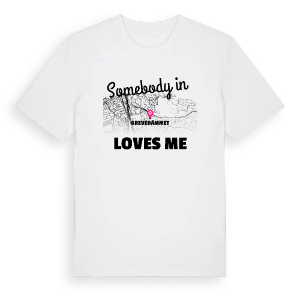 Någon i Grevedämmet älskar mig t-shirt – ekologisk bomull t-shirt från Pinshirt