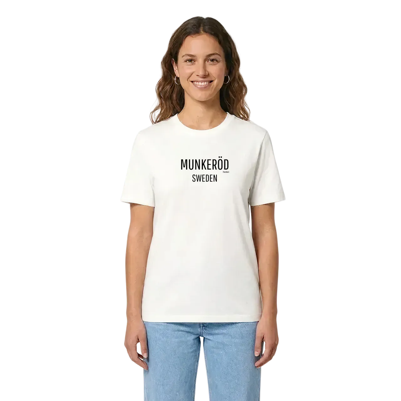 Munkeröd i Sverige t-shirt i miljö