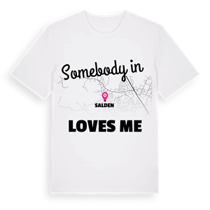 Någon i Saldenė älskar mig t-shirt – ekologisk bomull t-shirt från Pinshirt