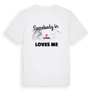 Någon i Laterns älskar mig t-shirt – ekologisk bomull t-shirt från Pinshirt