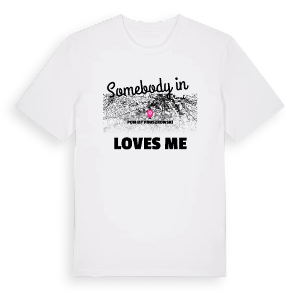 Någon i powiat pruszkowski älskar mig t-shirt – ekologisk bomull t-shirt från Pinshirt
