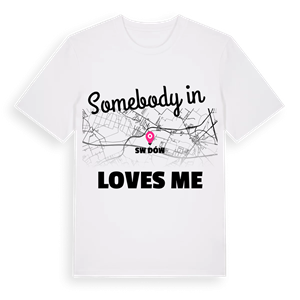 Någon i Swędów älskar mig t-shirt – ekologisk bomull t-shirt från Pinshirt