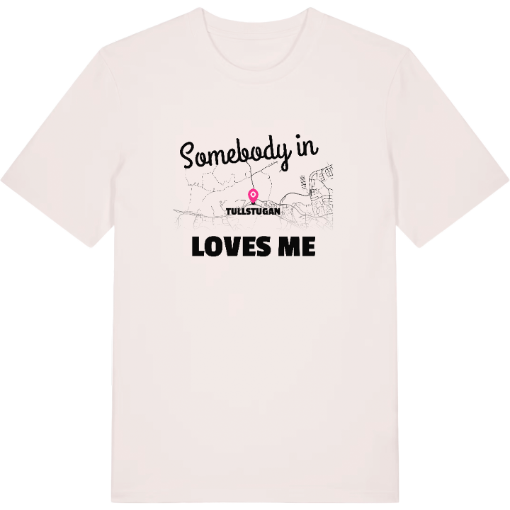 Någon i Tullstugan älskar mig t-shirt – t-shirt från PinShirt