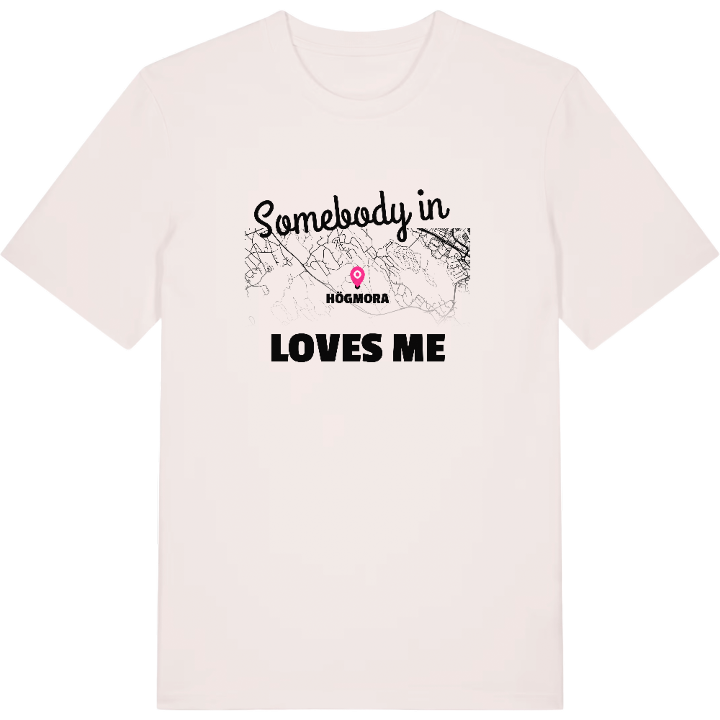Någon i Högmora älskar mig t-shirt – t-shirt från PinShirt