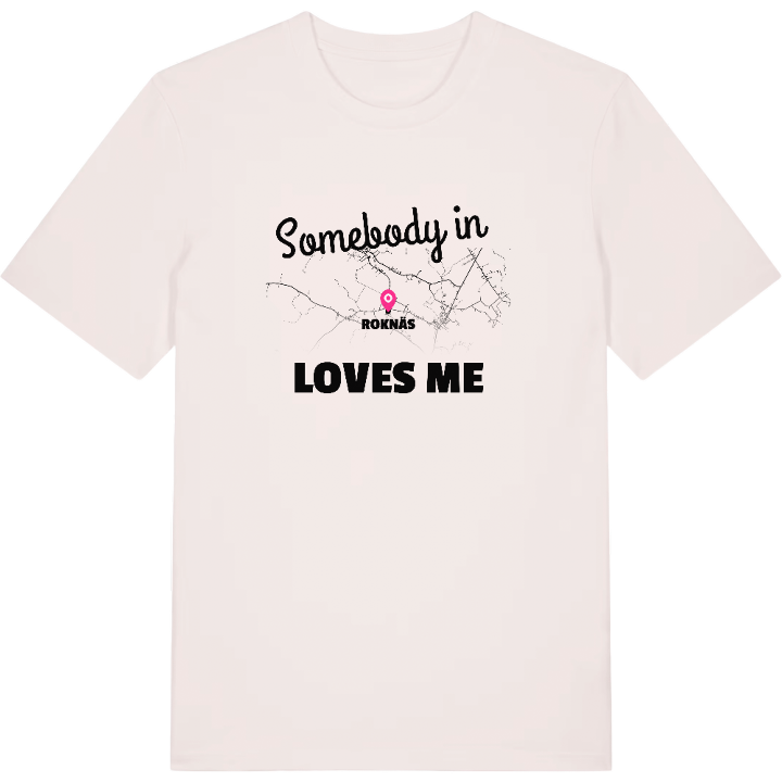 Någon i Roknäs älskar mig t-shirt – t-shirt från PinShirt