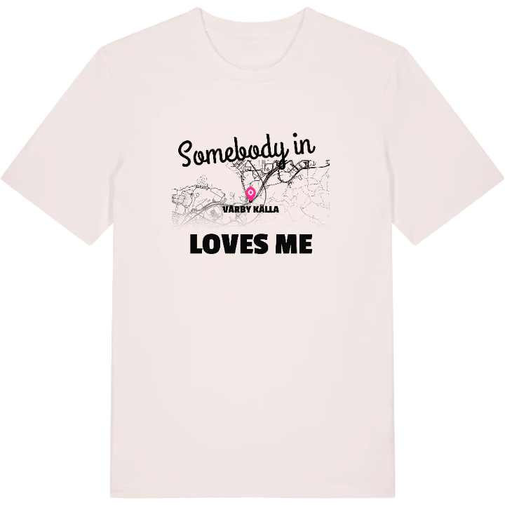 Någon i Vårby källa älskar mig t-shirt – t-shirt från PinShirt